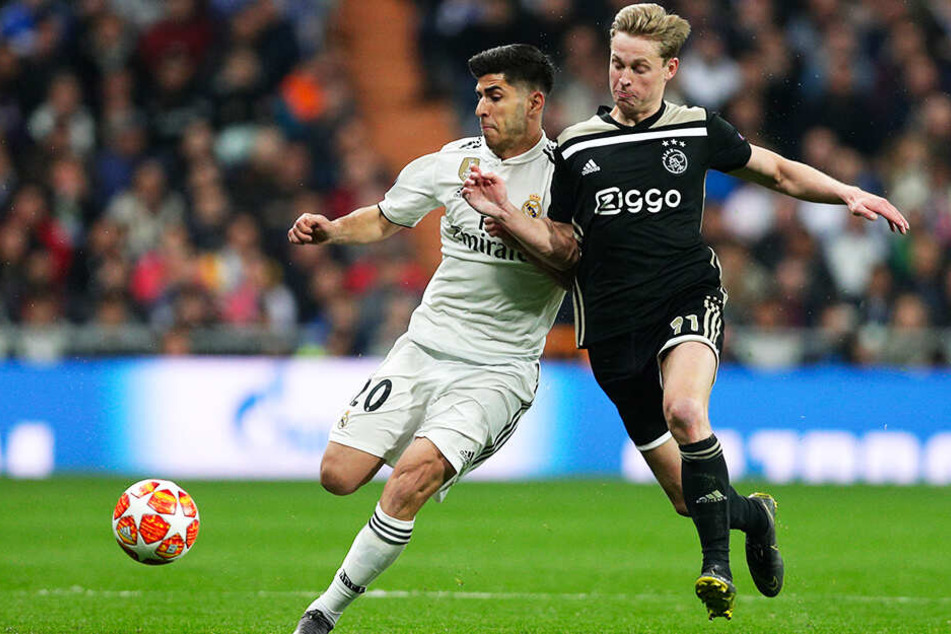 Ajax-Talent Frankie de Jong (r.) wechselt nach der Saison für mindestens 75 Millionen Euro Ablöse zum FC Barcelona.