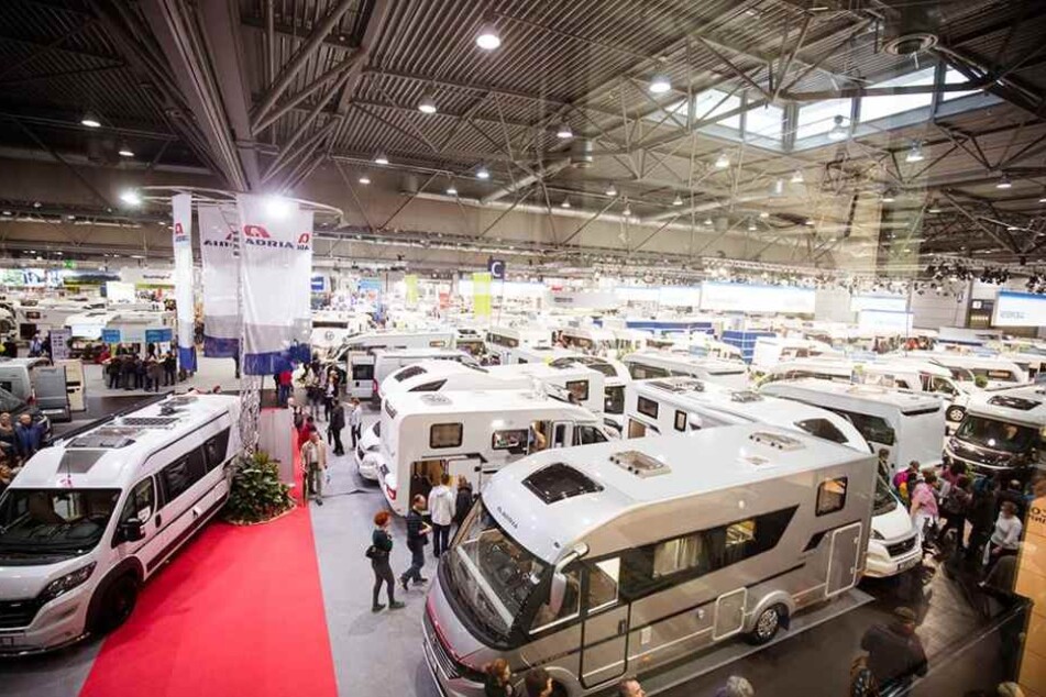 In vier Hallen werden auf 60.000 Quadratmetern Fläche Urlaubsziele und Neuheiten präsentiert.