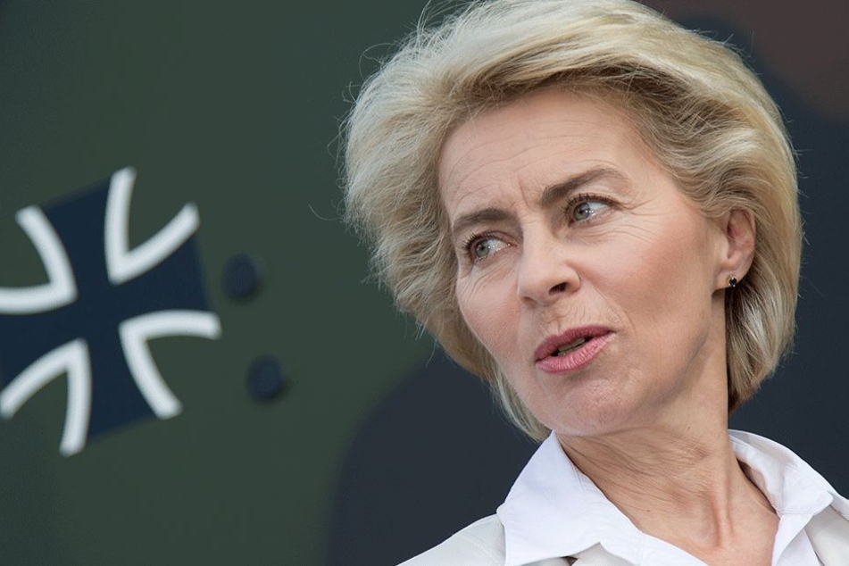 Weitet sich der Hitze-Marsch zu einem weiteren Skandal für die Verteidigungsministerin aus?