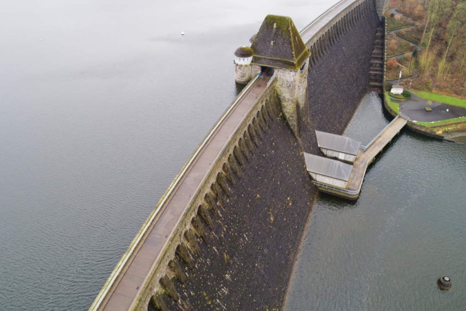 Die Talsperre des Möhnesees.