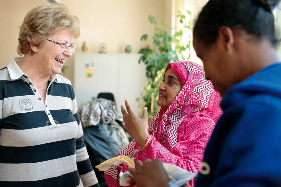 Ehrenamtler sind unverzichtbar. Sie helfen Flüchtlingen, sich angemessen in Deutschland zu integrieren.