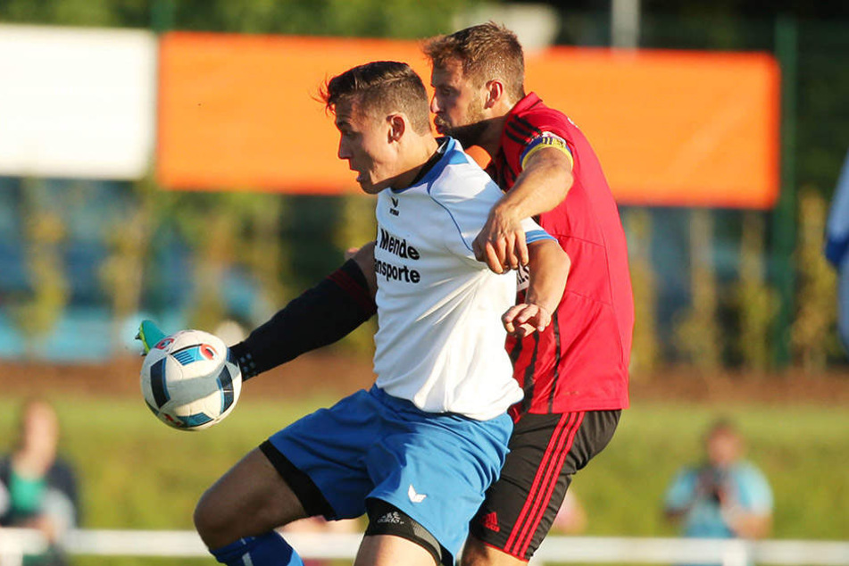 Marc Endres (rechts) hier im Zweikampf mit dem Mittweidaer Patrick Richter, hat die Probleme mit dem Sprunggelenk überwunden und ist fit für die Partie am Sonnabend bei Fortuna Köln.