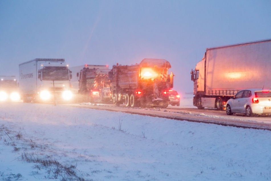Der Winterdienst in Sachsen ist in Alarmbereitschaft.