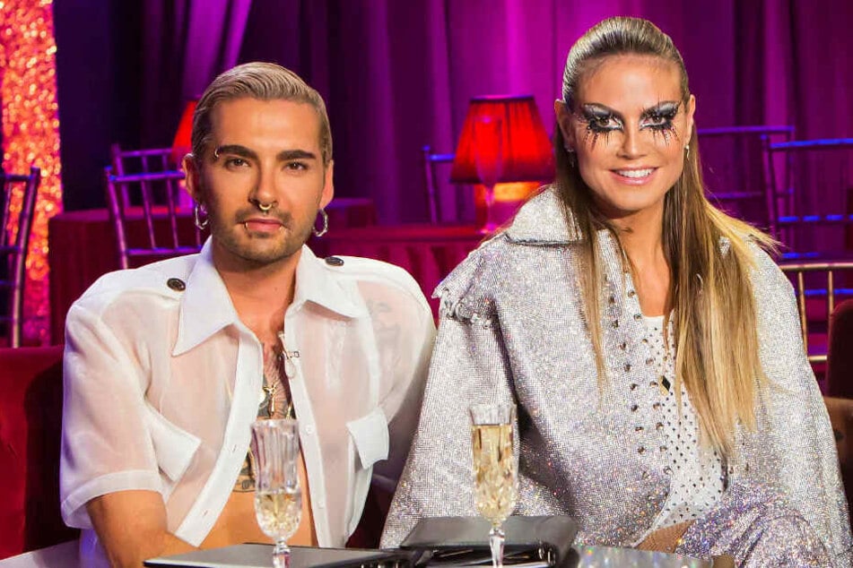 Die beiden Juroren Heidi Klum und Bill Kaulitz beobachten die Queens.