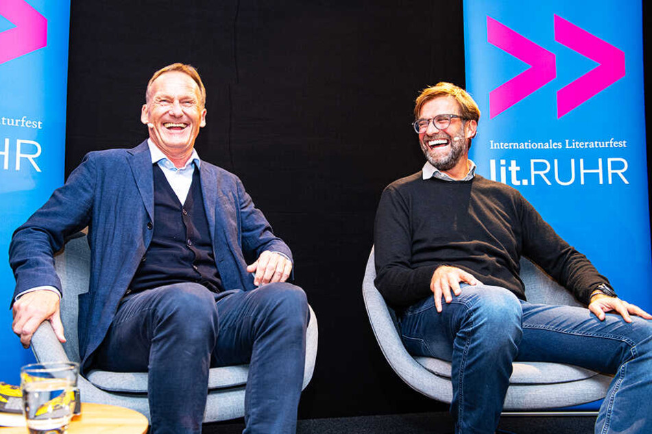 Hans-Joachim Watzke bei der Buchvorstellung mit Jürgen Klopp (r.).