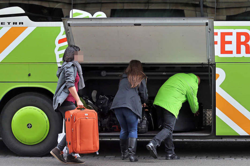 Die 37 Passagiere kamen nach dem Motorbrand mit dem Schrecken davon. (Symbolbild)