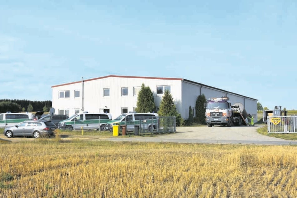 In dieser Lagerhalle bei Görlitz hoben Zöllner im August eine illegale Tabakfabrik aus.