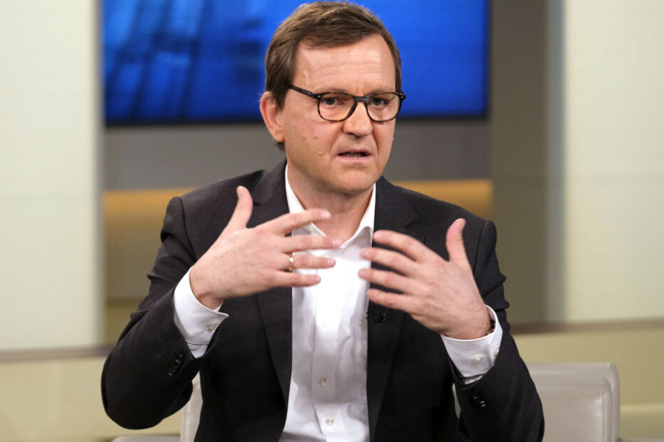 Klaus Lieb (Direktor der Klinik für Psychiatrie und Psychotherapie der Universitätsmedizin Mainz) sprach unter anderem von "Achtsamkeitsübungen", die helfen können.