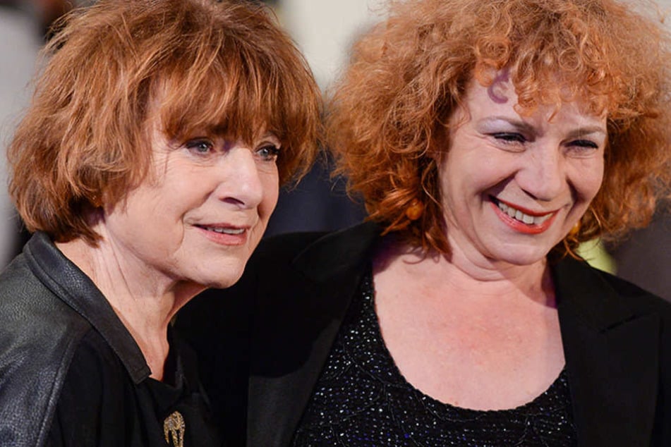 Schauspielerin Hannelore Hoger (l) und ihre Tochter Nina Hoger in Hamburg bei der Eröffnung der Elbphilharmonie.