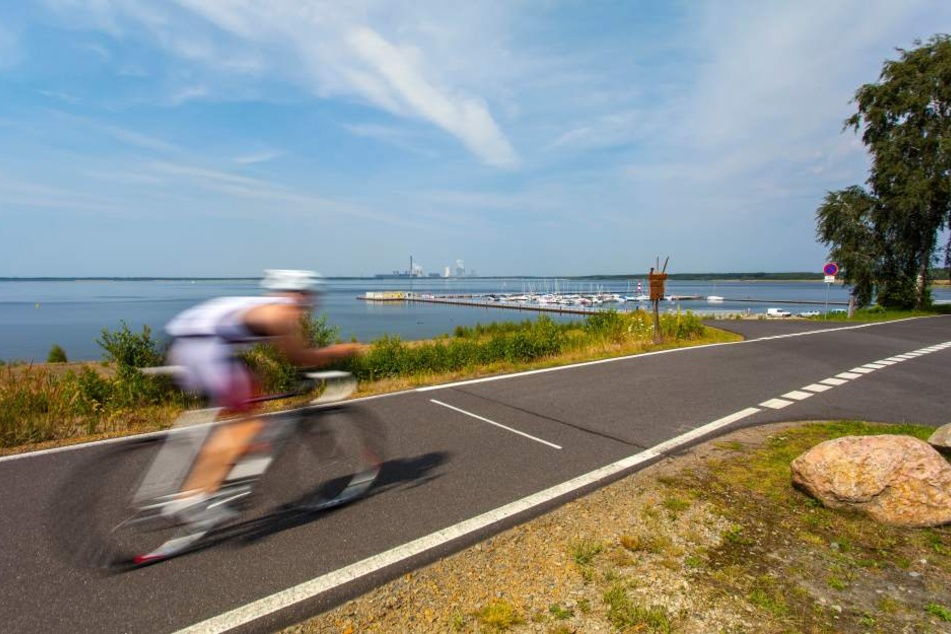 Asphaltierte Wege um Seen verleiten Fahrradfahrer häufig, mit überhöhten Geschwindigkeiten zu fahren. (Symbolbild)