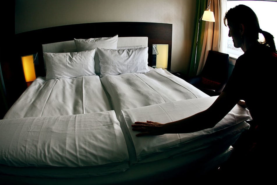 Gerade aus Hotelbetten der Großstädte Paris, London und New York werden Bettwanzen mitgenommen. (Symbolbild)