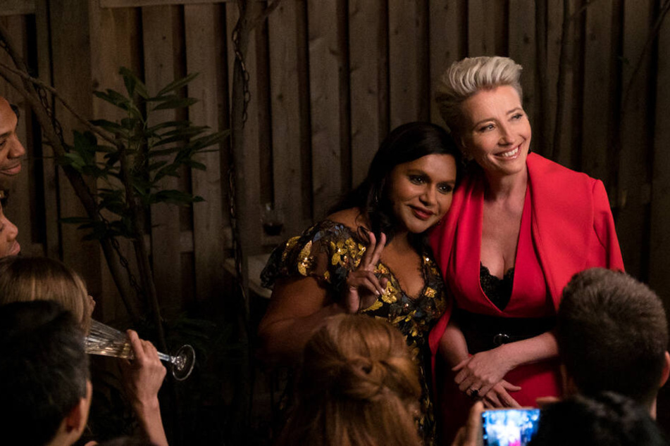 In der neuen Komödie spiel Emma Thompson (r) die Talkshow-Moderatorin Katherine, die sich Molly (gespielt von Mindy Kaling, l) als Autorin ins Boot holt. (Szenenbild)