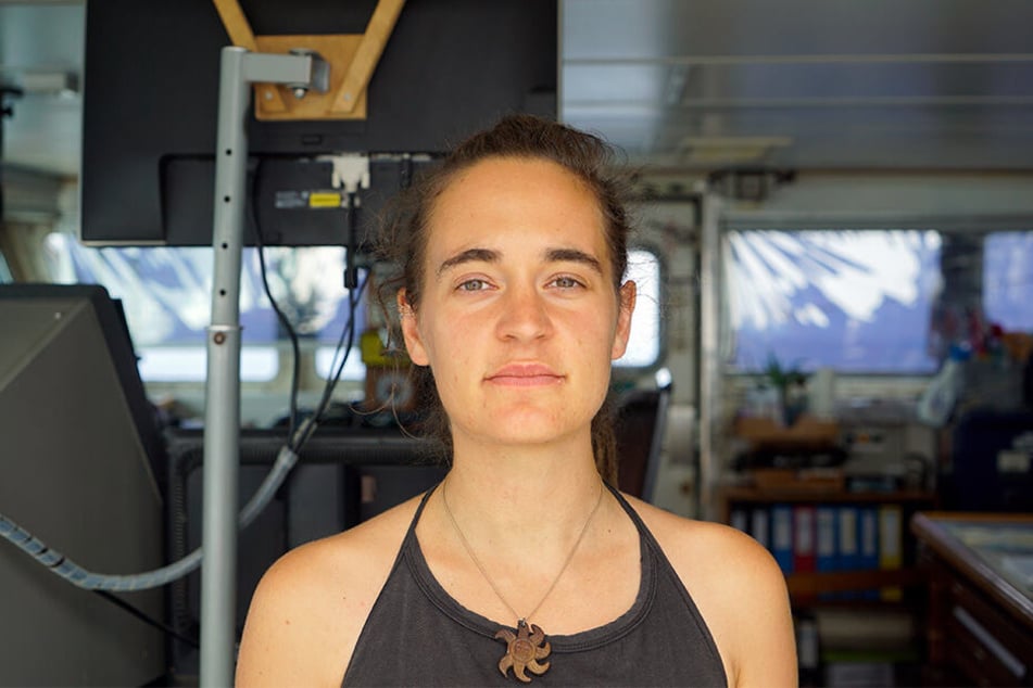 Carola Rackete aus Kiel: Sie ist die deutsche Kapitänin der "Sea-Watch 3". Die Aufnahme stammt von Bord des Rettungschiffes.