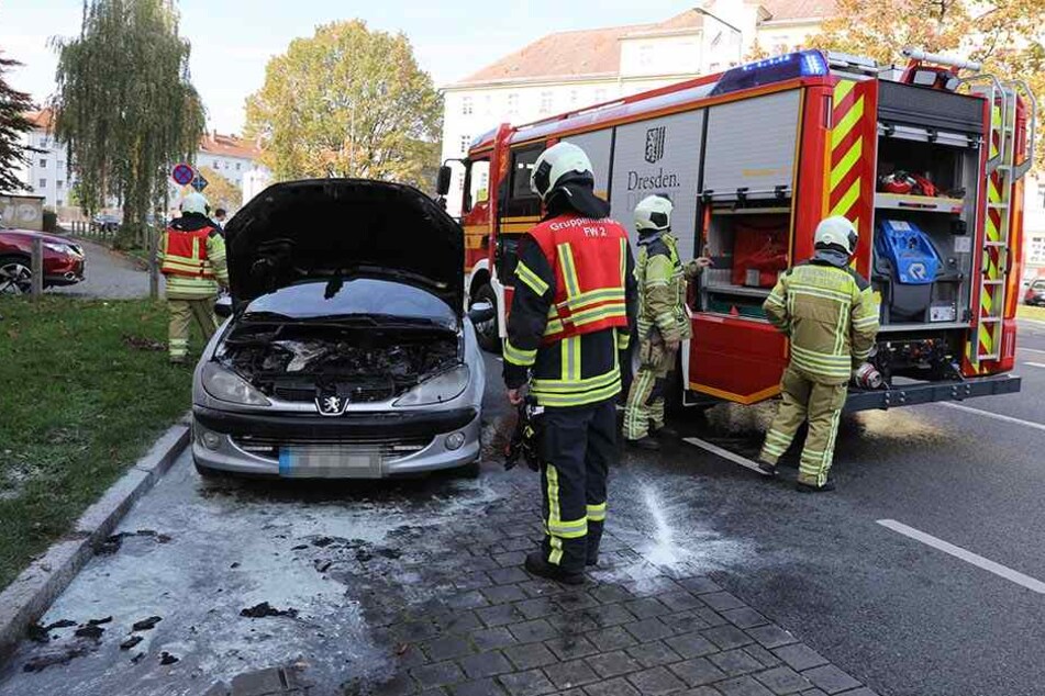 Der Peugeot der Seniorin brannte aus.