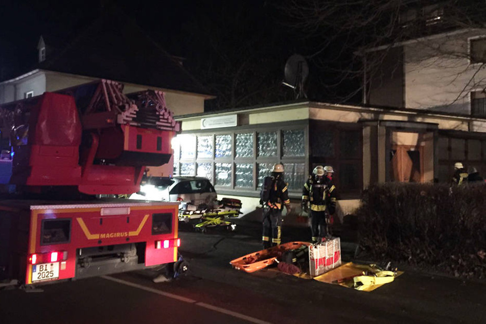 Die Feuerwehr rückte mit etwa 25 Einsatzkräften an.