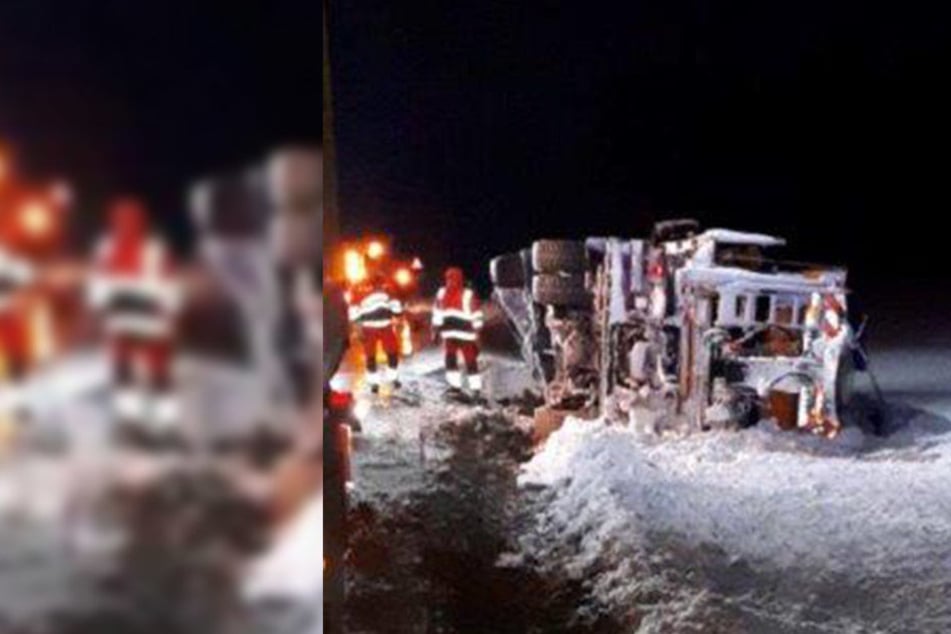 Der beschädigte Schneepflug blieb in auf der Seite liegen.