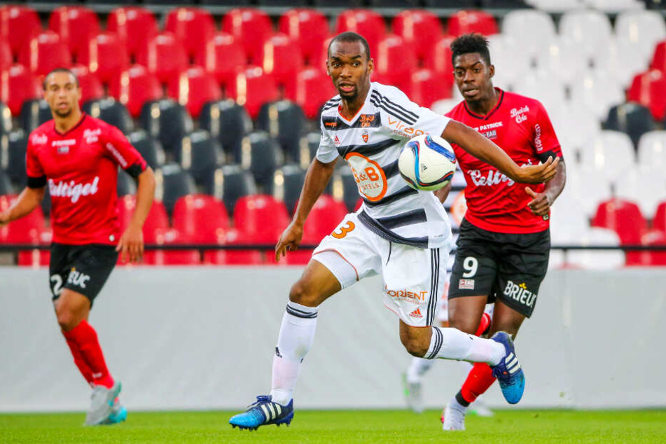 Rafidine Abdullah (M.) spielte unter anderem für den FC Lorient in der ersten französischen Liga.