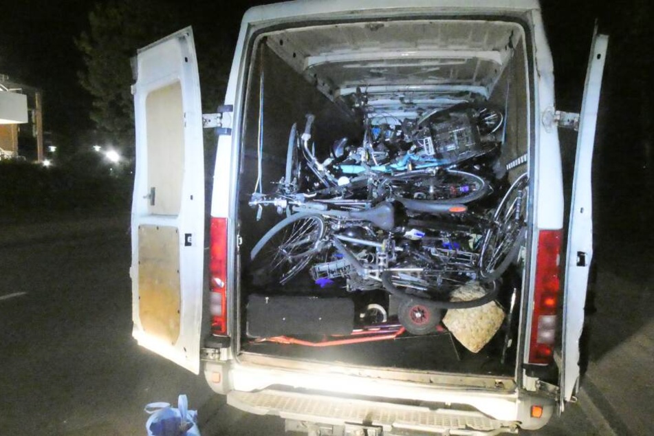 Der Transporter war voll mit mutmaßlich geklauten Fahrrädern.