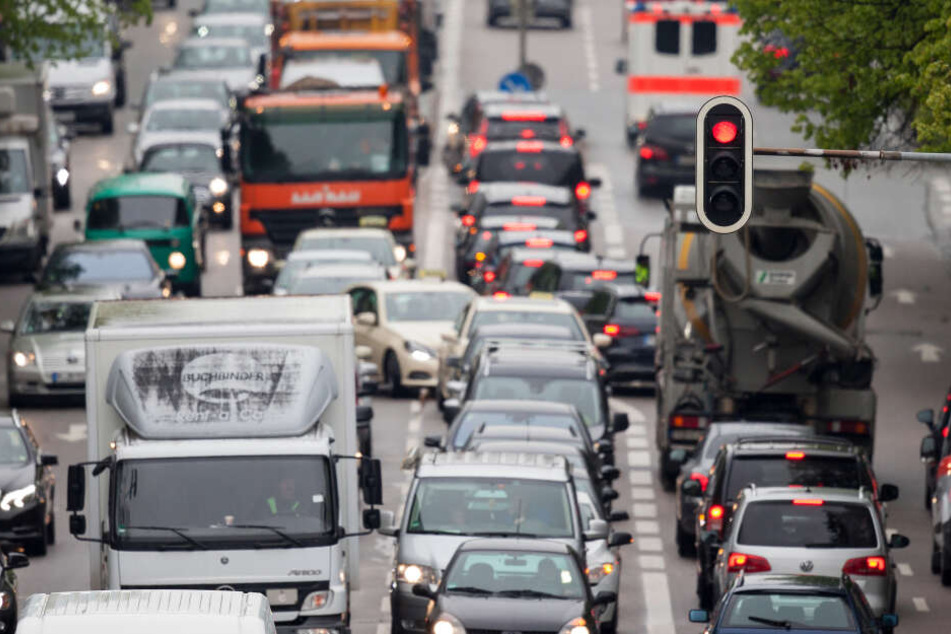 Auf fast 300 Kilometern staut es sich auf den Autobahnen im Land.