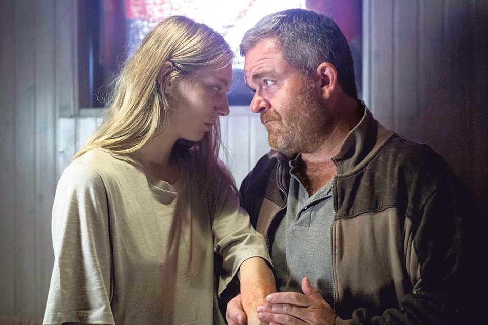 Nora und ihr Vater Wolf Harding sind verdächtig.