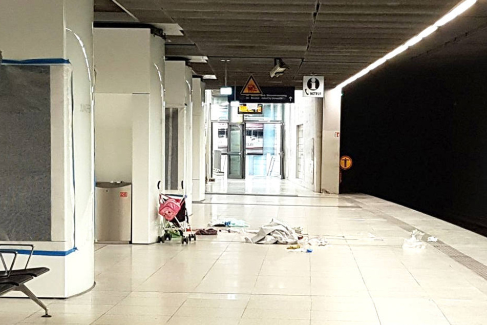Nach dem Vorfall war der Bahnsteig verlassen. Nur noch der Buggy und einzelne Gegenstände waren zu sehen.