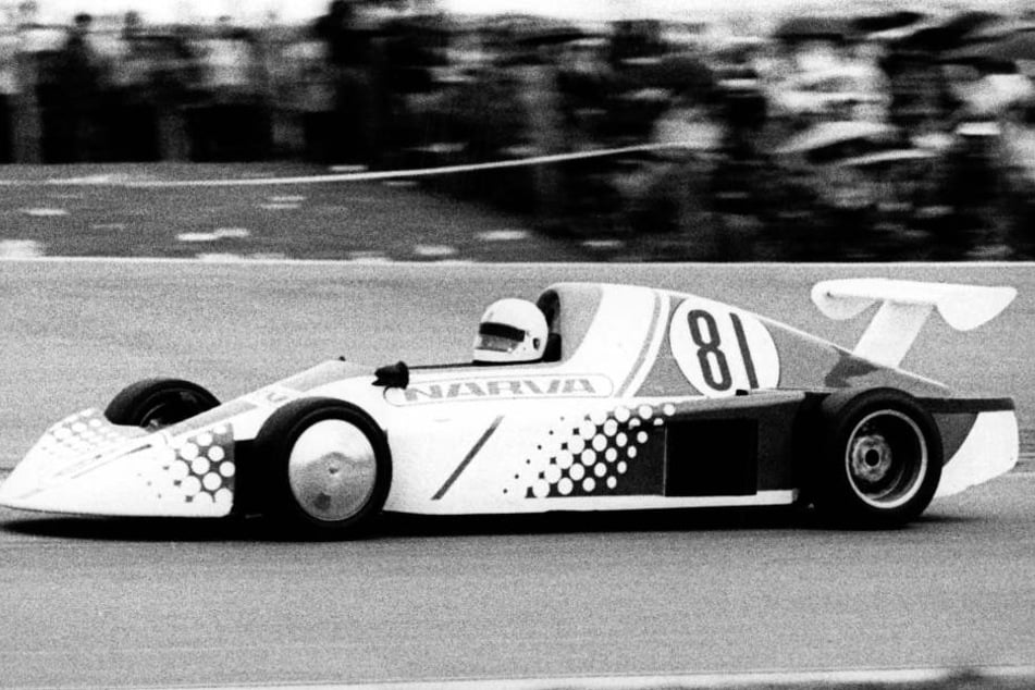 Im selbst konstruierten Rennwagen MT 77 gewinnt Ulli Melkus 1984 auf dem
Schleizer Dreieck die DDR-Meisterschaft.