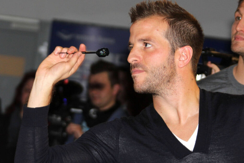 Rafael van der Vaart galt schon zu seiner aktiven Fußballzeit als passionierter Darts-Spieler.