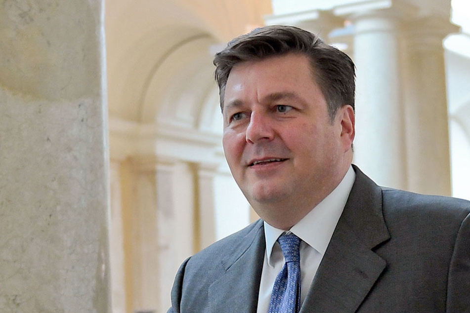 Innensenator Andreas Geisel kündigte das Bleiberecht für Opfer von Hasskriminalität an.