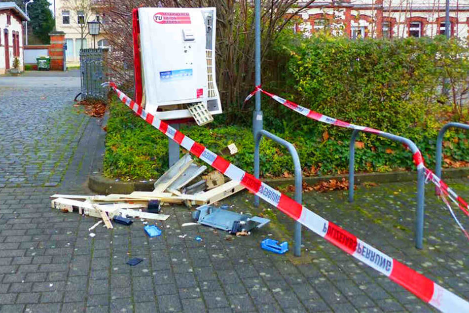 Durch die Wucht der Explosion wurde der Automat erheblich beschädigt.