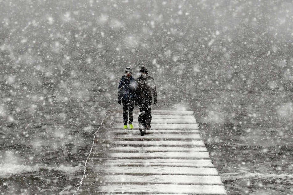 Hartgesottene trauten sich trotz starkem Wind und Schnee ins Freie.