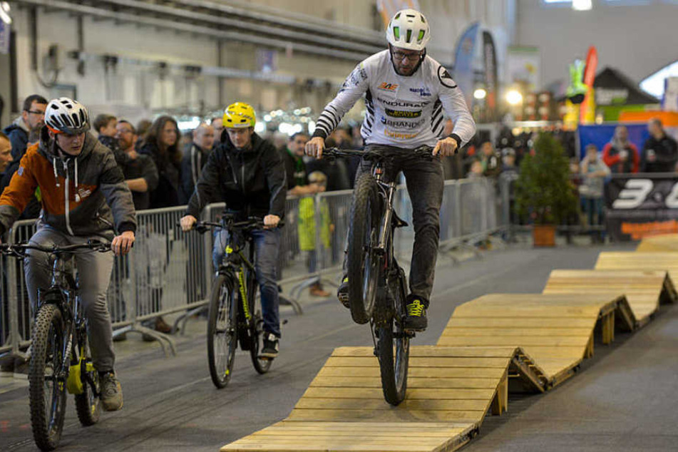 Auf dem Indoor-Testparcours dürft Ihr die E-Bike Probe fahren!