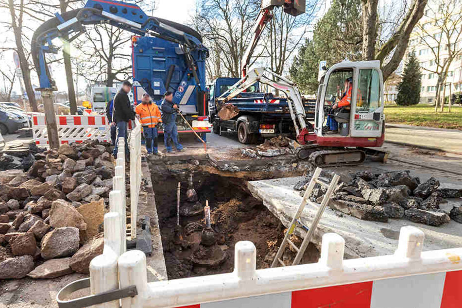 Die Gewandhausstraße ist seit Donnerstag dicht. Erneut gibt es Probleme mit dem Zwickauer Trinkwassersystem.