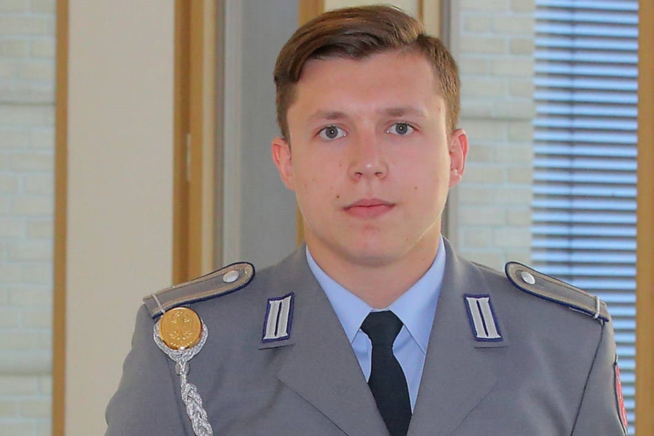 Die Stiche gingen durch die Bauchdecke bis zum Darm. Fahnenjunker Eric L. (20) ist seit der Messerattacke krank geschrieben.