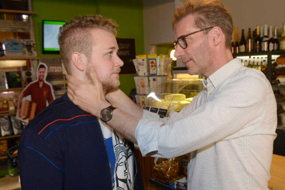 Alexander will Jonas von seinem Drogenproblem raushalten.