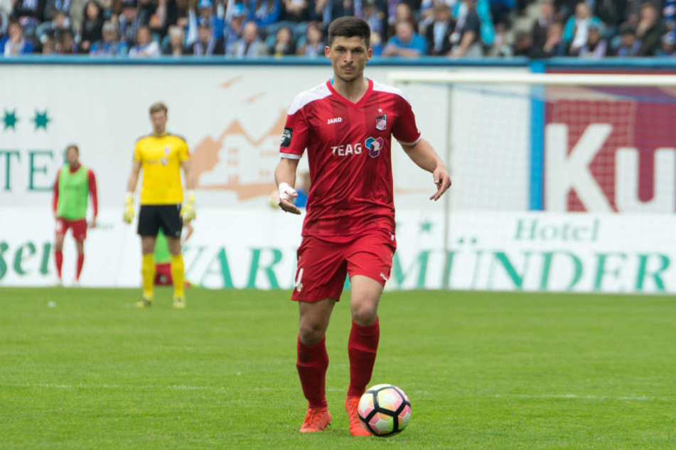 Jannis Nikolaou traf zum 1:0 für Erfurt.