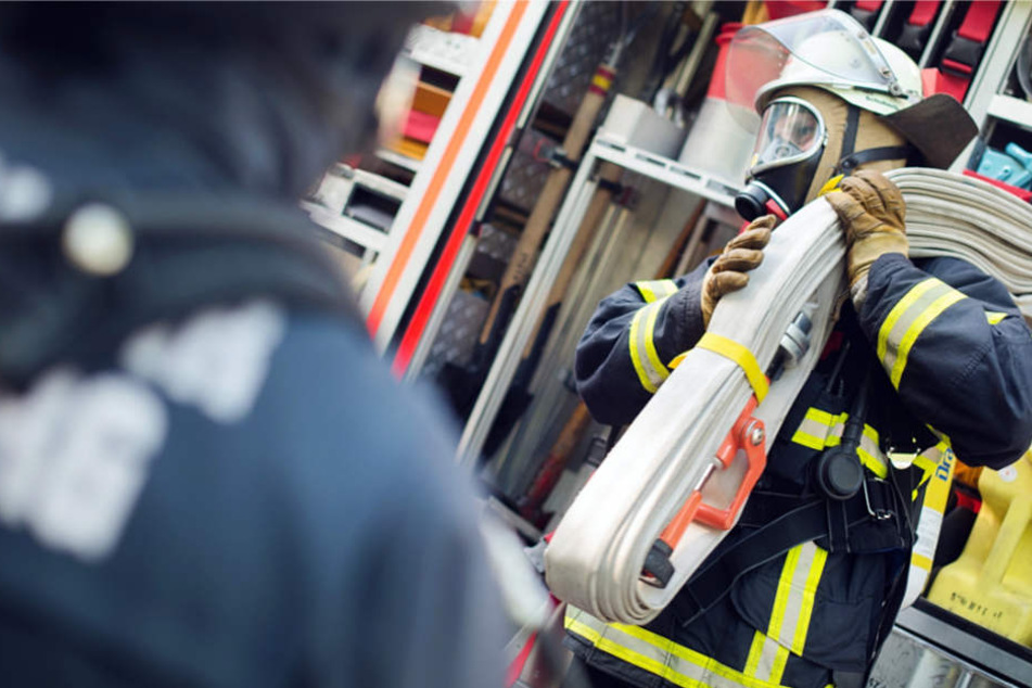 Die Feuerwehr rückte mit 18 Einsatzkräften und vier Fahrzeugen aus (Symbolbild).