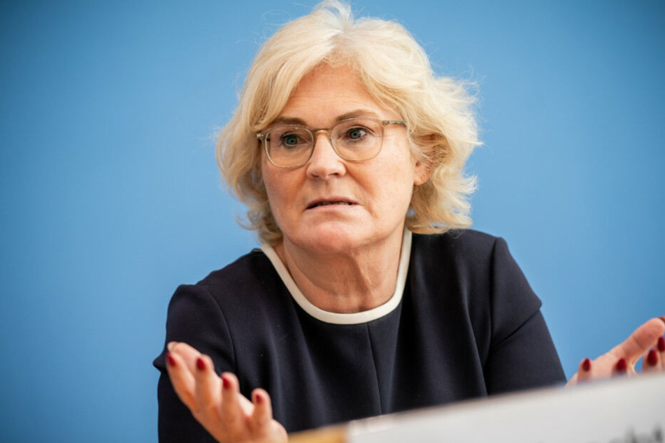 Zahlreiche Opfer hatten sich an Bundesjustizministerin Christine Lambrecht gewandt.