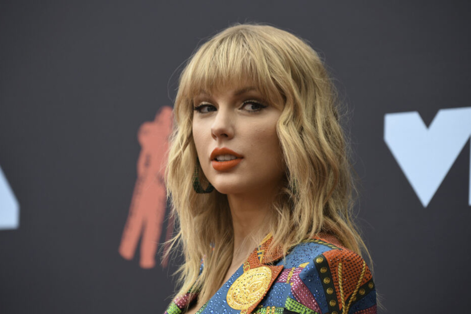 Muss um ihren Auftritt bei den American Music Awards (AMA) bangen: Taylor Swift (29)
