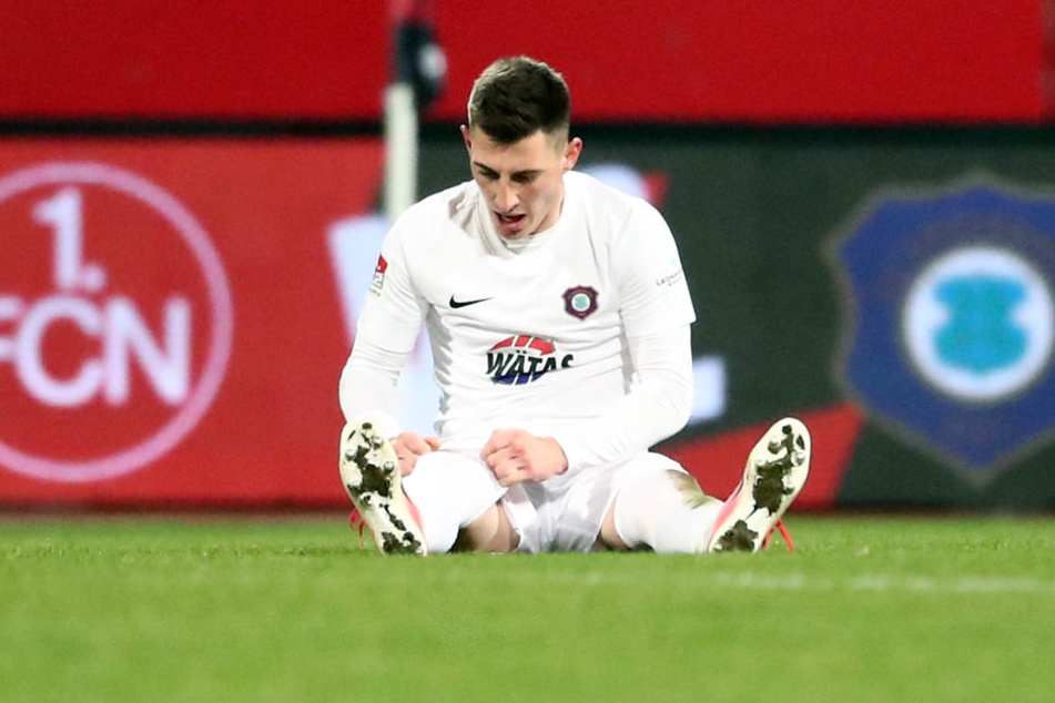 Mario Kvesic (16, Aue) am Boden.