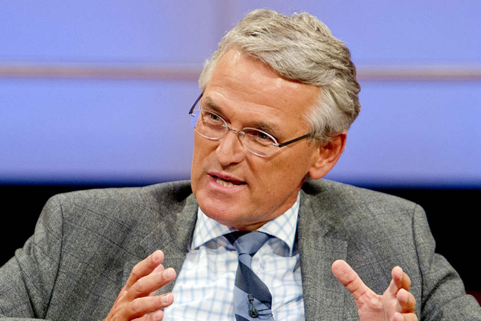 Peter Frey, ZDF-Chefredakteur, weist die Kritik zurück, AfD-Politiker seien zu Fernsehsendungen eingeladen worden, um gute Quoten zu erzielen.
