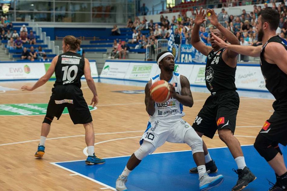 JR Price im Angriff für die Dresden Titans.