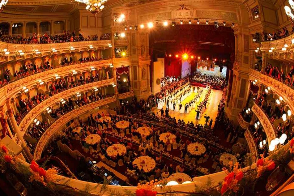 Pompös aber auch ziemlich teuer: der SemperOpernball.