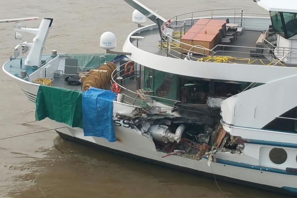 Das Schiff wurde bei dem Unfall bei Nimwegen erheblich beschädigt.