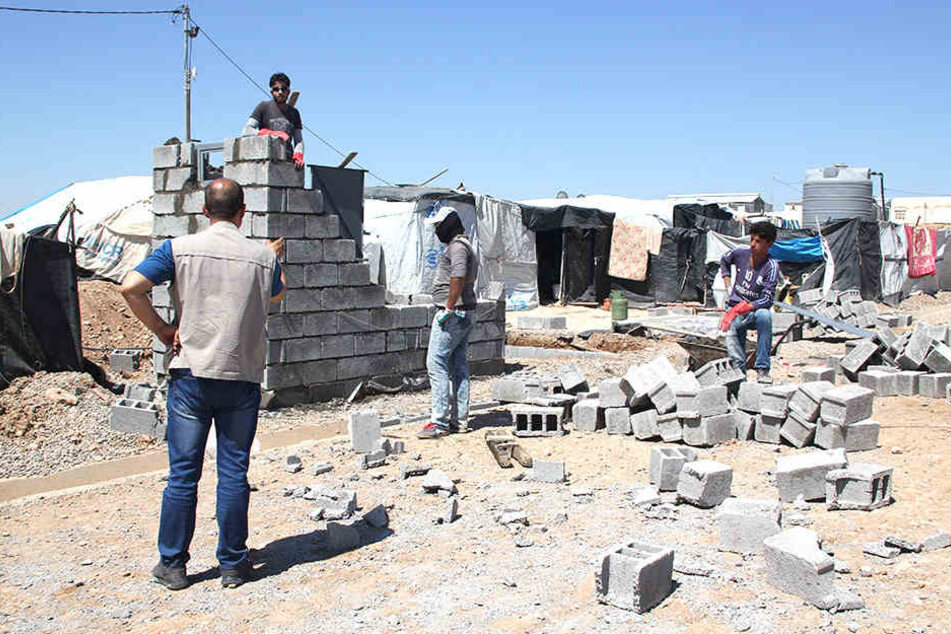 Der Dresdner Verein arche noVa hilft im Norden des Iraks beim Bau von Sanitäranlagen für Flüchtlinge.