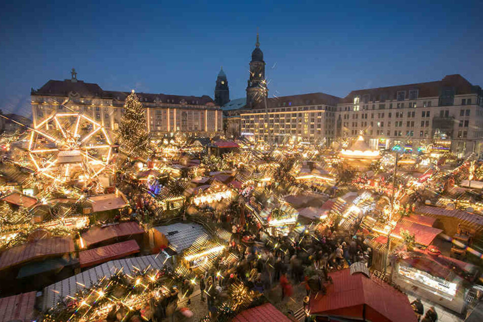 Bis 24.12. steht der Striezelmarkt noch auf dem Altmarkt.