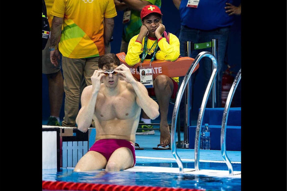 Dieser Rettungsschwimmer wirkt sehr gelangweilt.