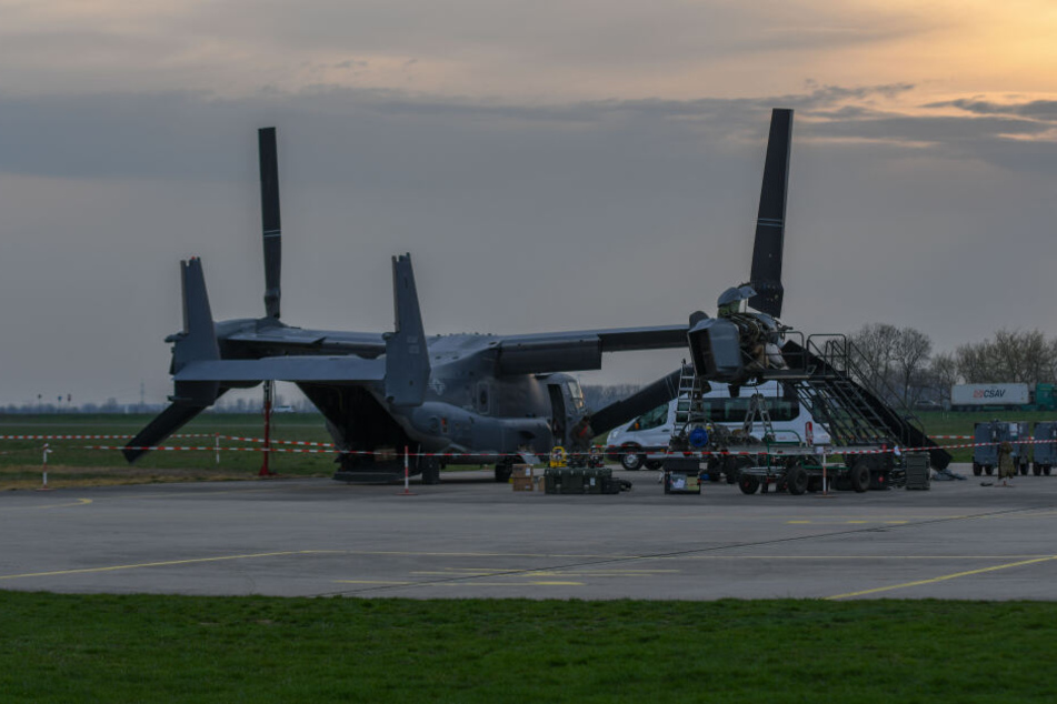 Seit Montagabend ist das Spezialflugzeug auf dem Magdeburger Flughafen "gestrandet".