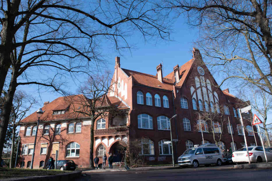 An der Hausotter-Grundschule Berlin-Reinickendorf hat es eine Schweigeminute für die verstorbene Schülerin gegeben.