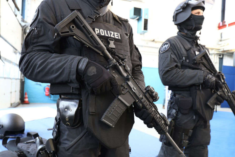 Rund 200 zusätzliche Polizisten pro Jahr fordert die Hamburger CDU. (Symbolbild)