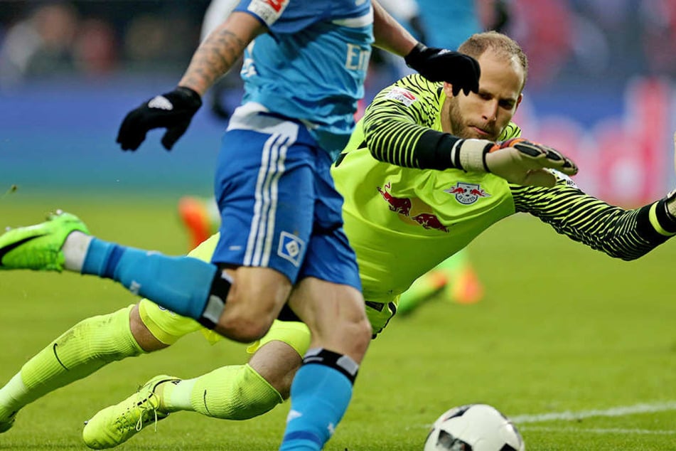 In der Rückrunde öfter gefordert, als in der Hinserie: RB-Keeper Peter Gulácsi (hier gegen Dennis Diekmeier beim 0:3 gegen den HSV).